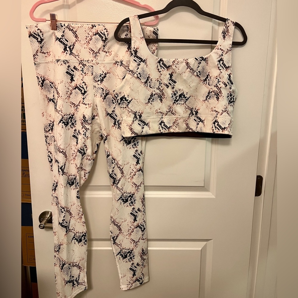 Fabletics 1X Two Piece Set